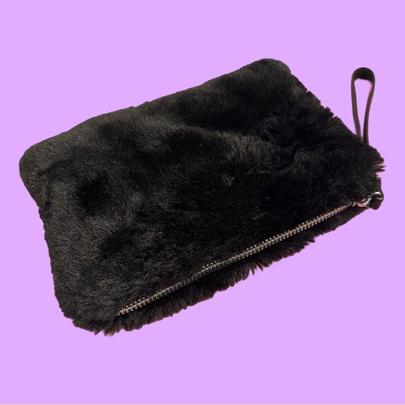 NWOT HOUSE OF HARLOW 1960 BLACK FURRY MAKEUP BAG - Picture 3 of 3